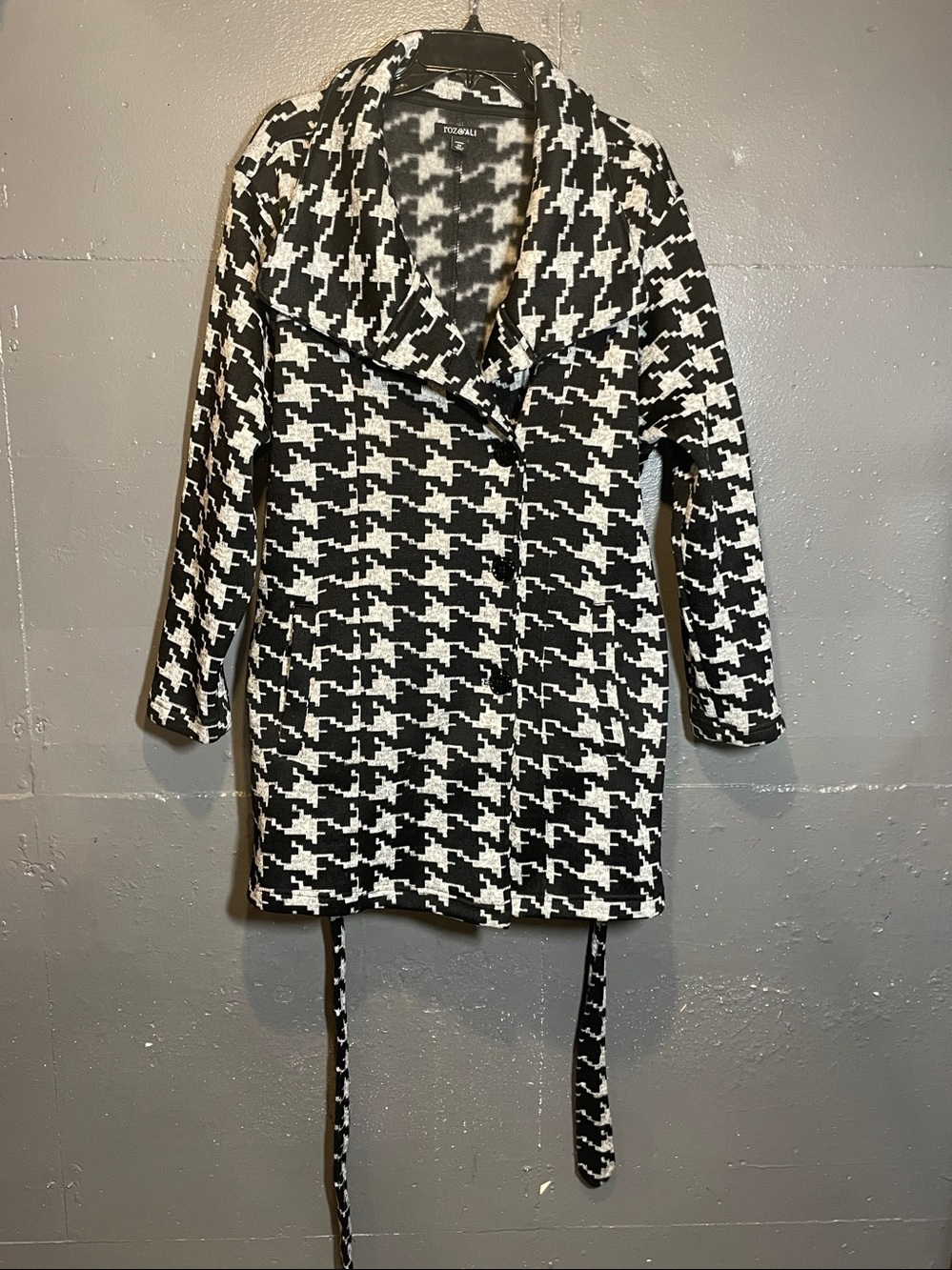 Roz & Ali Black and White Houndstooth Long Sleeve Wrap Coat - Picture 2 of 13